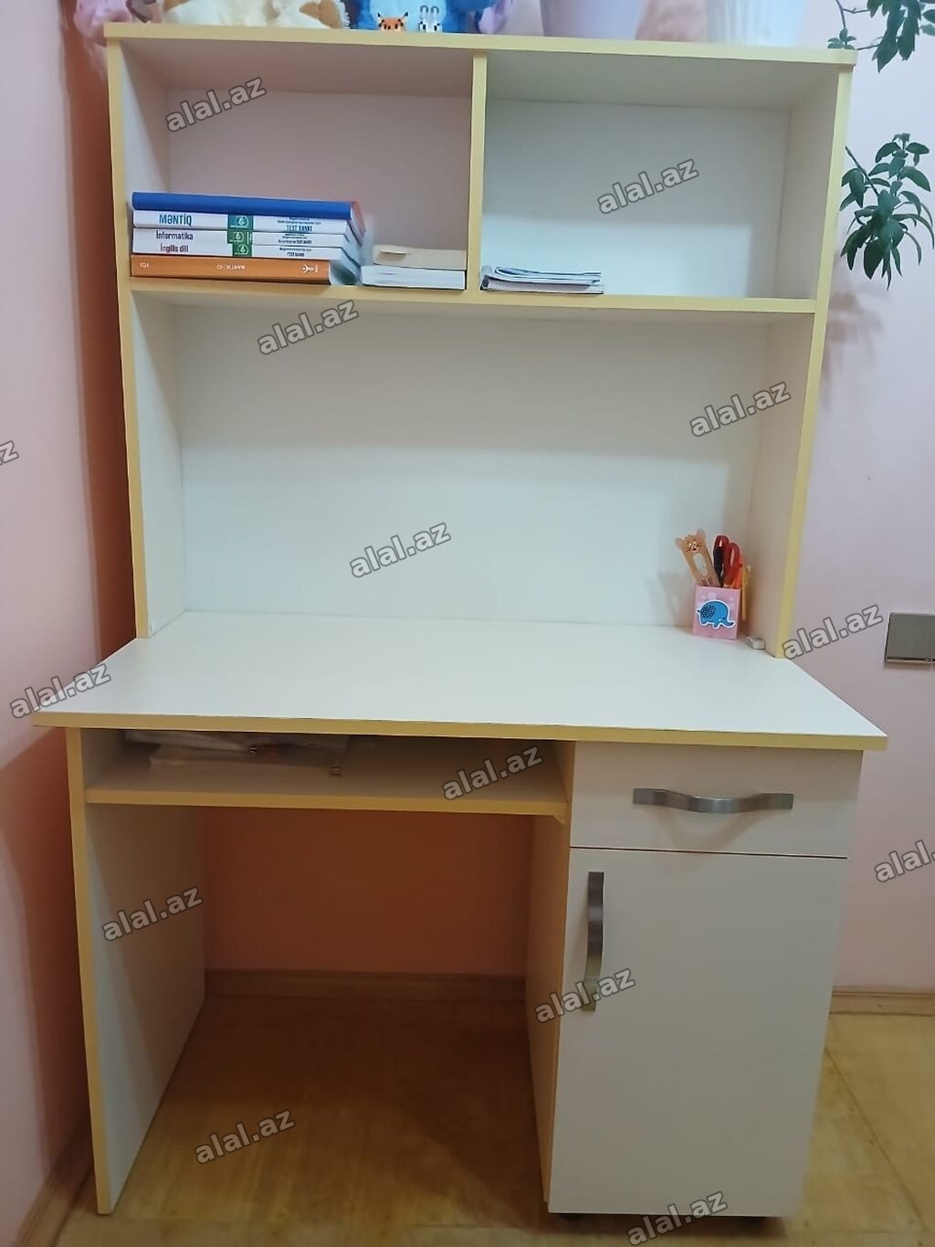 Düz masa, Stulsuz, Polkalı, Siyirməli, MDF
