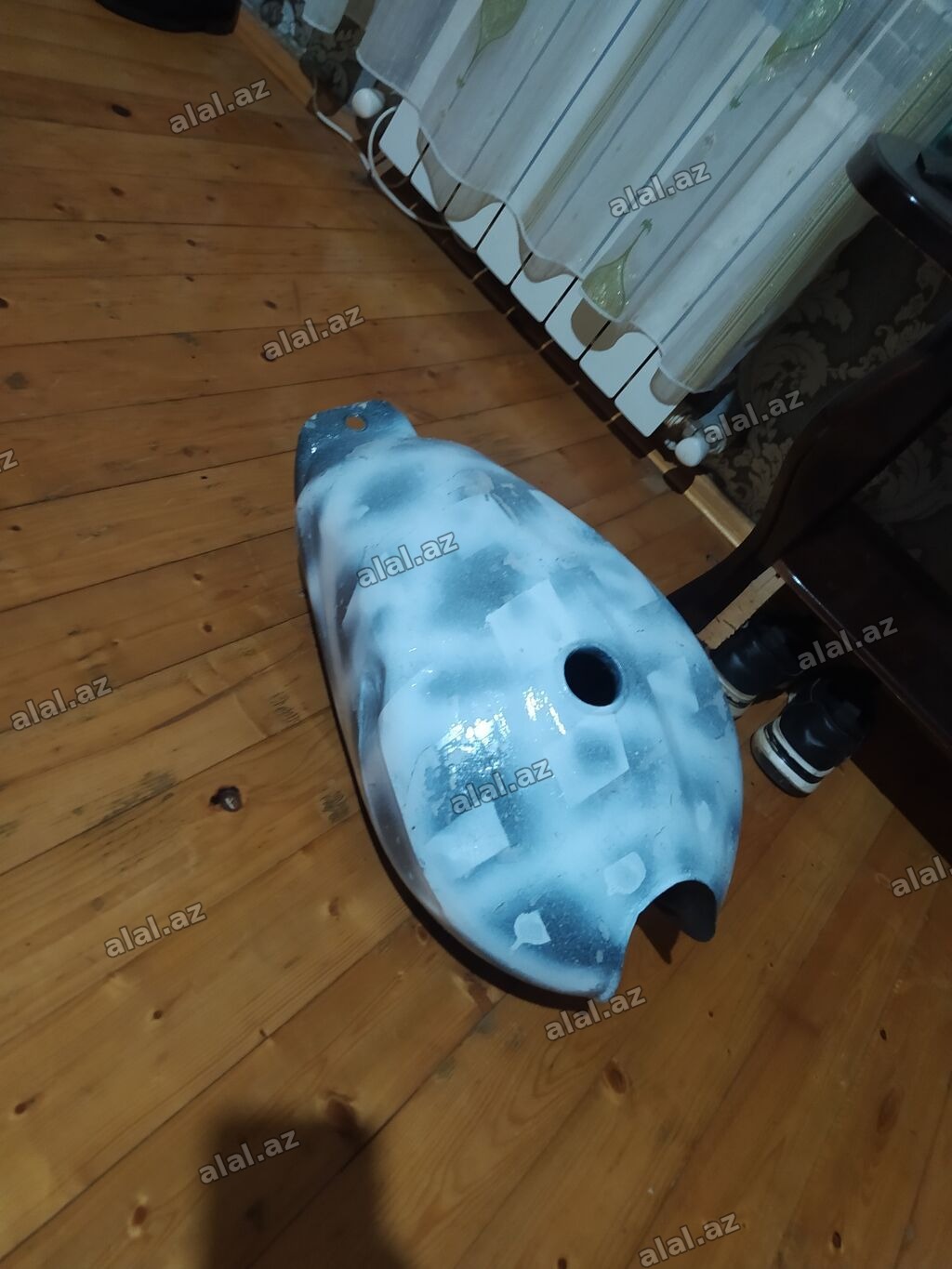 Motosiklet üçün metal yanacaq çəni - Material: qalın metal - Üst