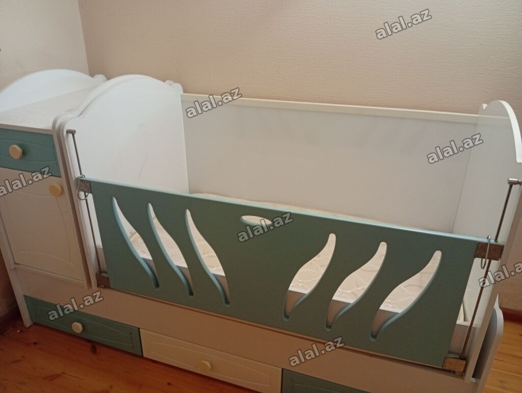 Uşaq beşiyi və komodlu set - Rənglər: ağ və açıq mavi detal -