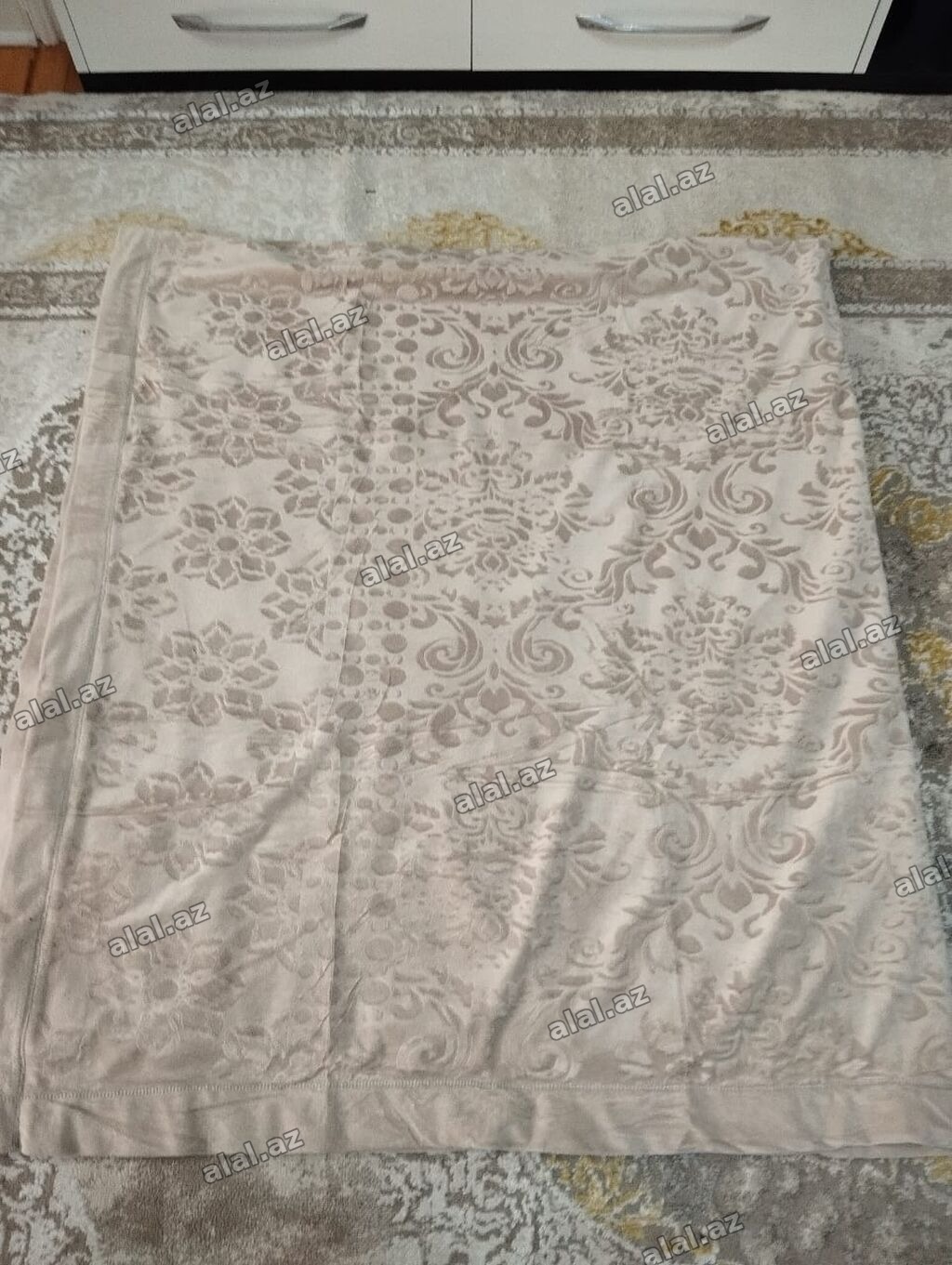 Edyal, 2 neferlik víllurdan, 220×240sm, 135 azn alinib, 50 azn satilir