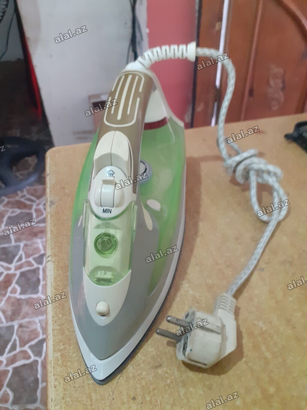 Buxarlı ütü – keramika örtüklü altlıq Xüsusiyyətlər: - Keramika