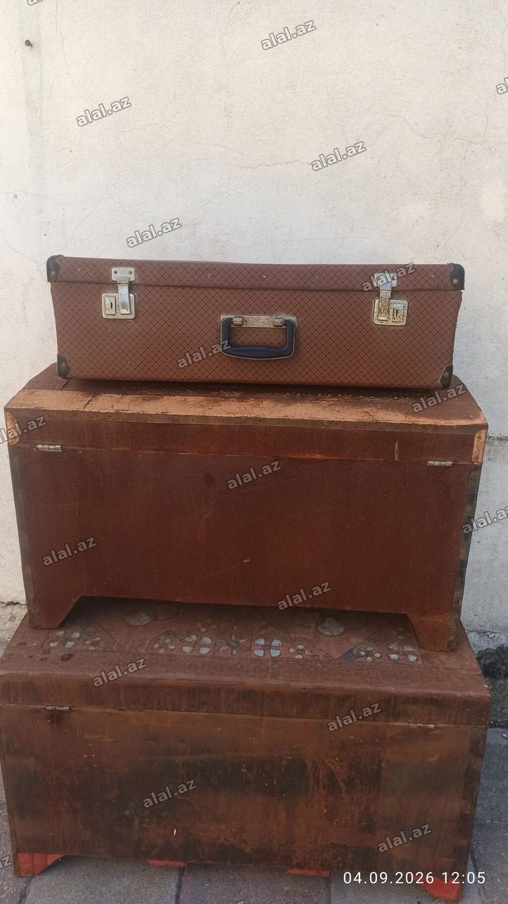 Köhnə dizaynlı sərt korpuslu çamadan - Rəng: tünd qəhvəyi, xırda