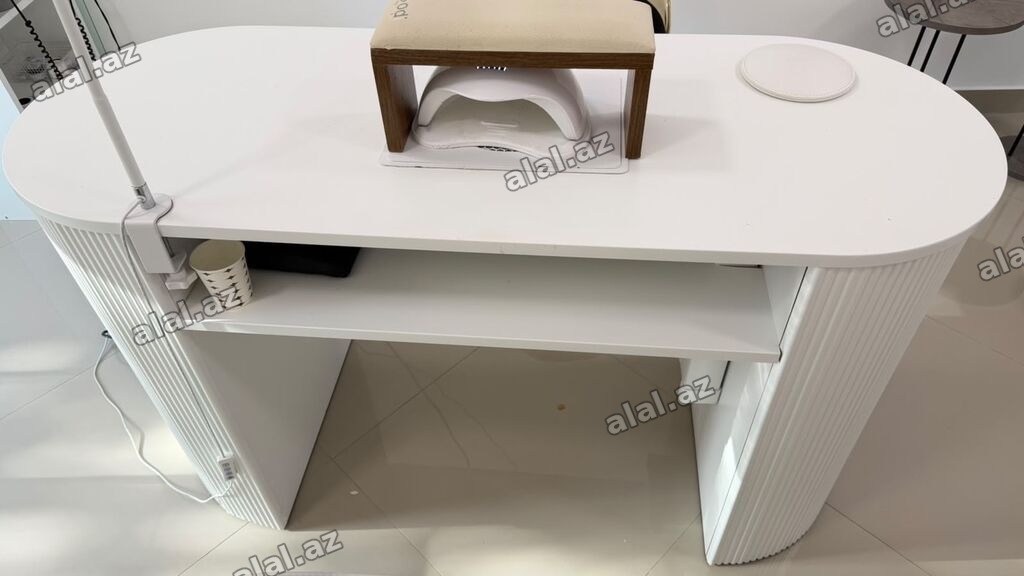 Oval masa, Siyirməsiz, Polkalı