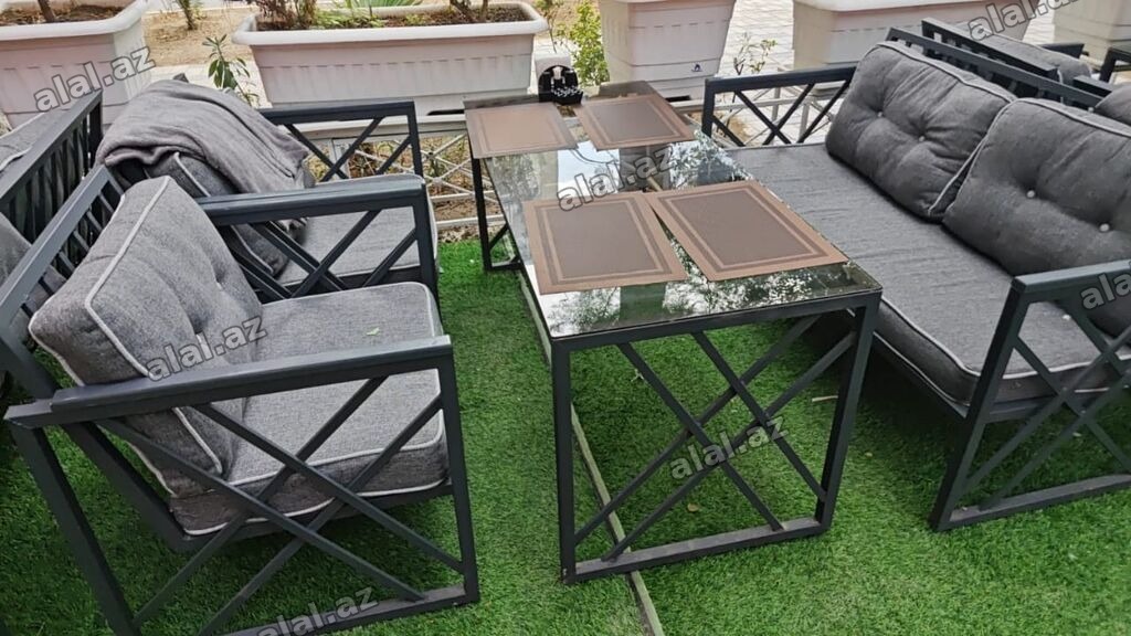 Metall karkaslı açıq hava mebel dəsti - Tərkib: 1 ikinəfərlik divan