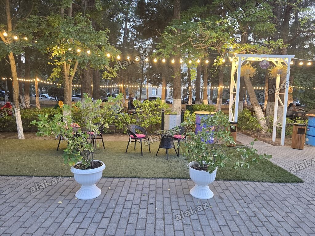Açıq havada yerləşən mobil kafe – Bella Coffee & Drinks Məhsul və