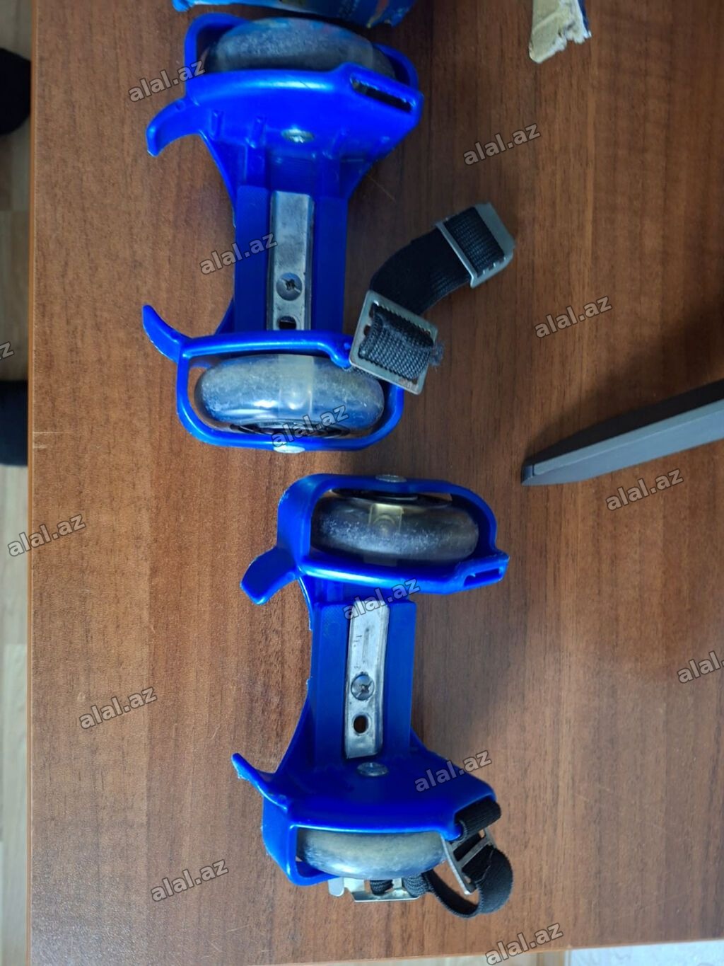 Məhsul: Small Whirlwind Pulley – ayaqqabıya taxılan mini təkərli