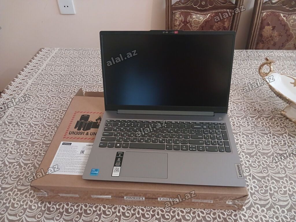 Lenovo IdeaPad, 15.7 ", Intel Core i3, 512 GB