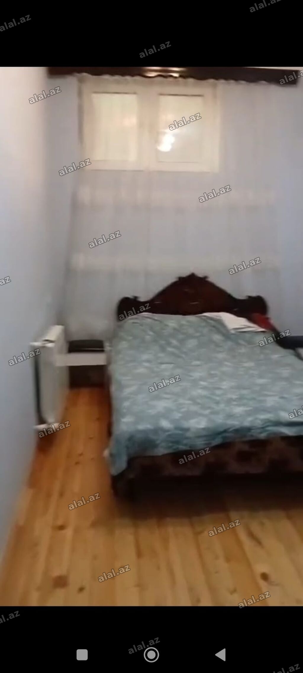 Kirayə verilən mənzil təsvir olunur. Mənzildə sadə və funksional