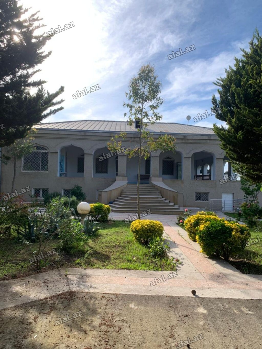5 otaqlı, 350 kv. m, Yeni təmirli