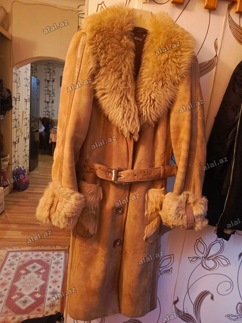 Real alıcıya endirim var.Qadın dublonkası təcili satılır.Baha alınıb