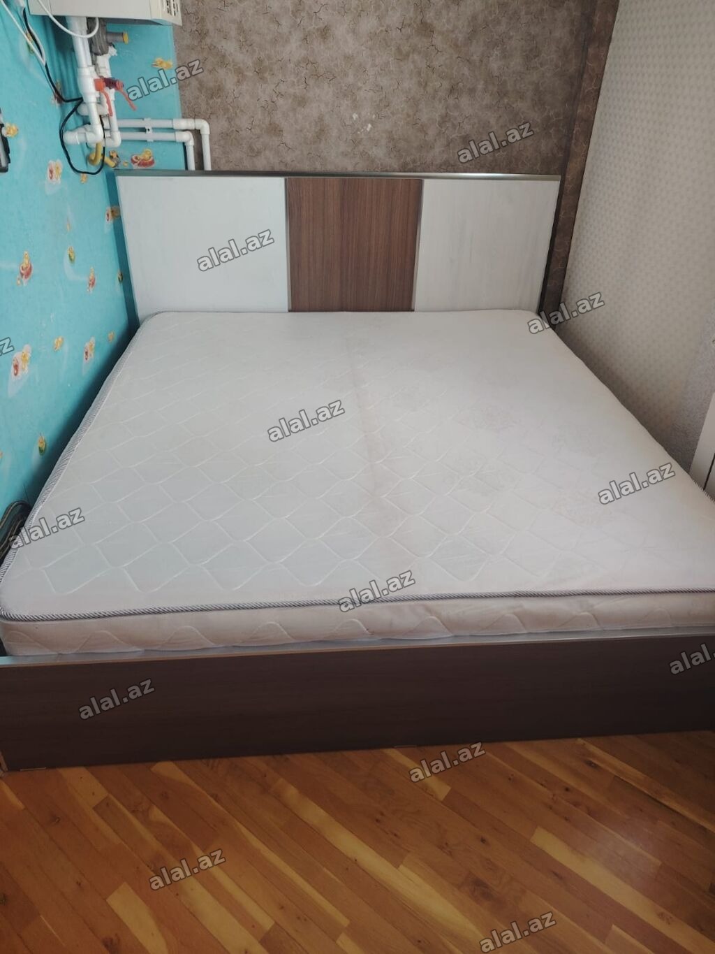 İki nəfərlik çarpayı və döşək dəsti - Ölçü: təxmini 160×200 sm