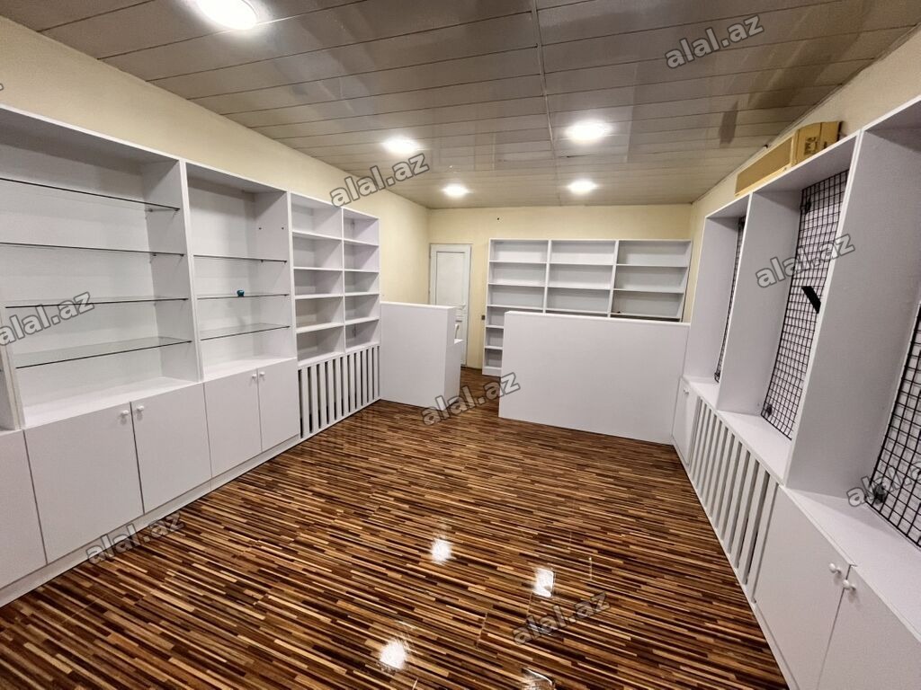 Mağaza üçün vitrin və rəf sistemi - Ağ rəngdə modul vitrin və