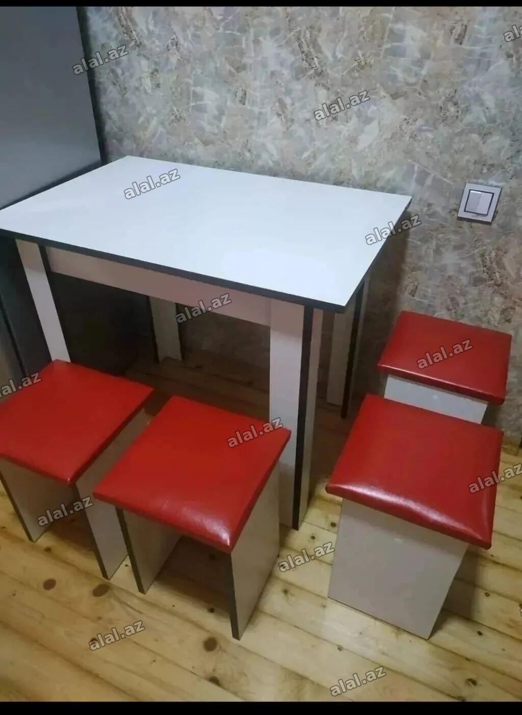 Mətbəx üçün, Yeni, Açılmayan, Kvadrat masa, 4 stul