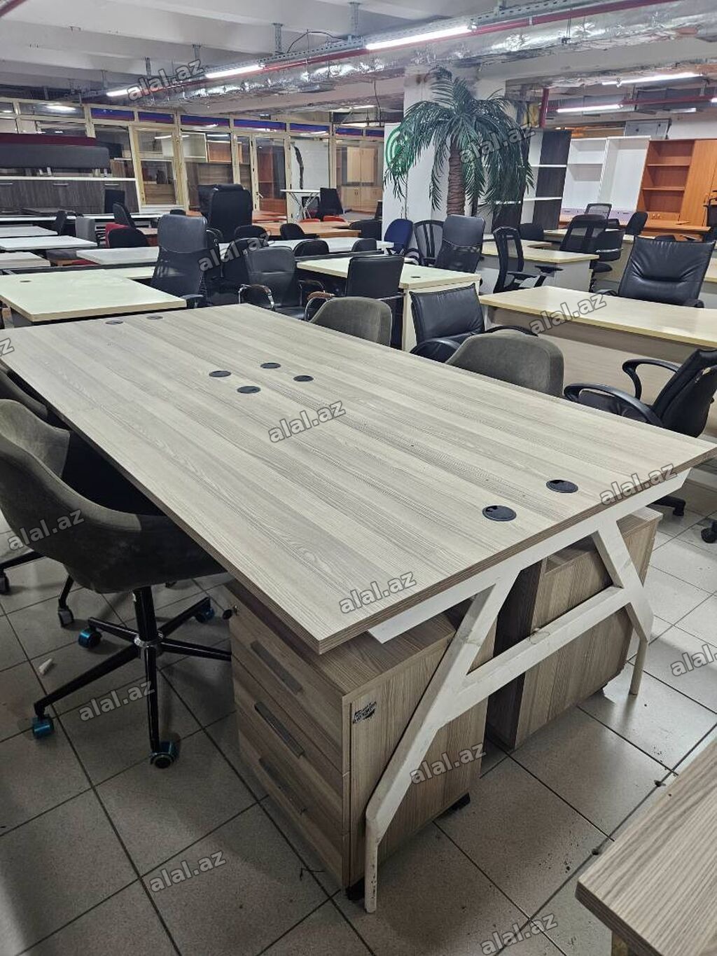 4 Lu Masa ve Tumba sekilde gorunduyu kimidir hec bir prablemi yoxdur
