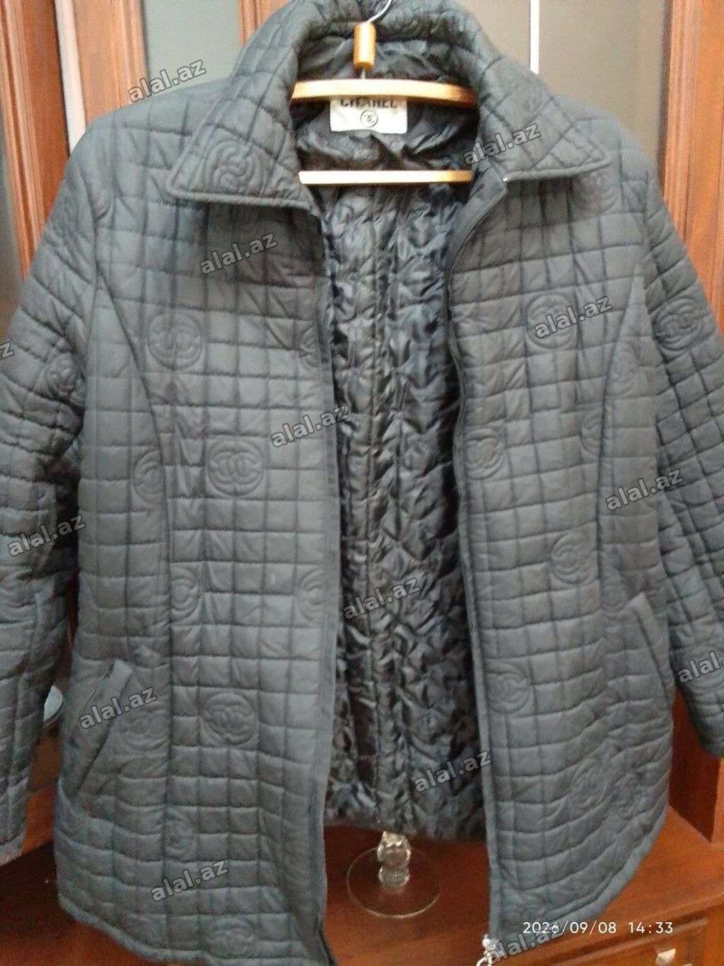 Qadın üçün quilted üst geyimi - Rəng: tünd boz - Model: kvadrat