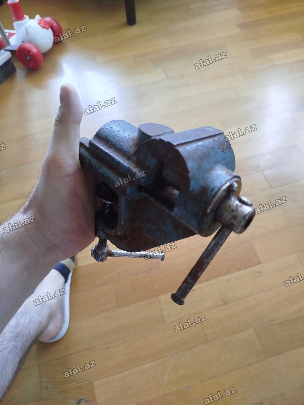 Sovet istehsalı metal işləri üçün stolüstü vitse (model işarəsi