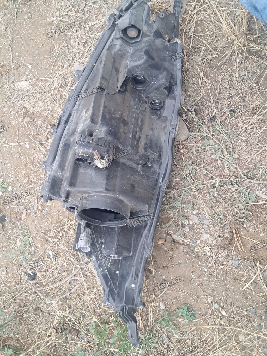 Tayota aqua farasidi biraz sinigi var