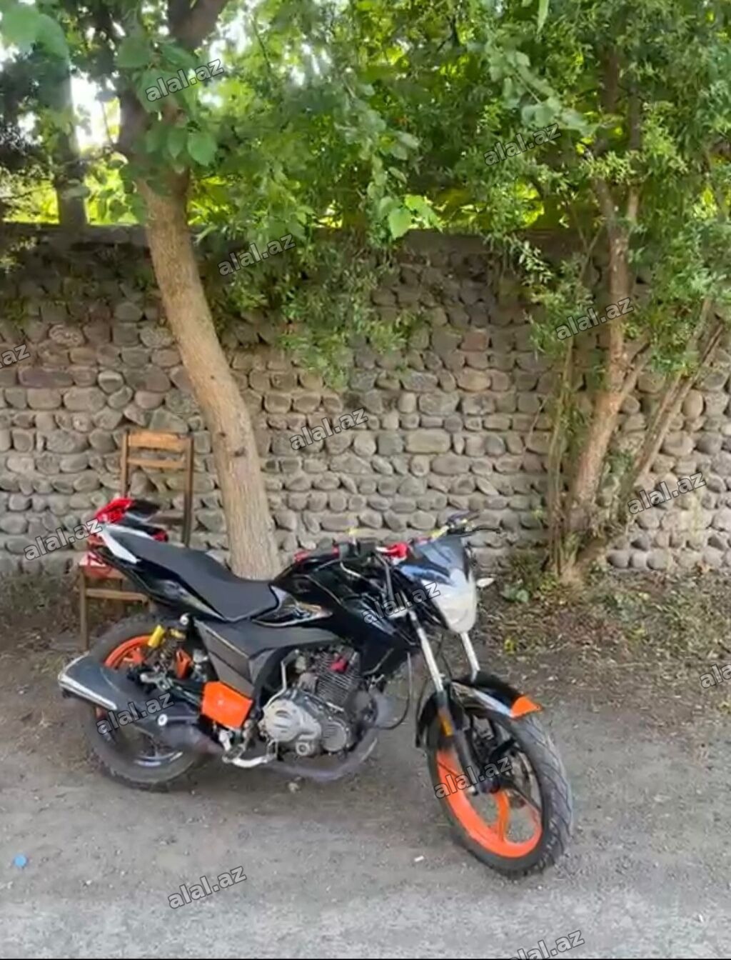 Şəhər içi və qısa səfərlər üçün yığcam naked tipli motosiklet
