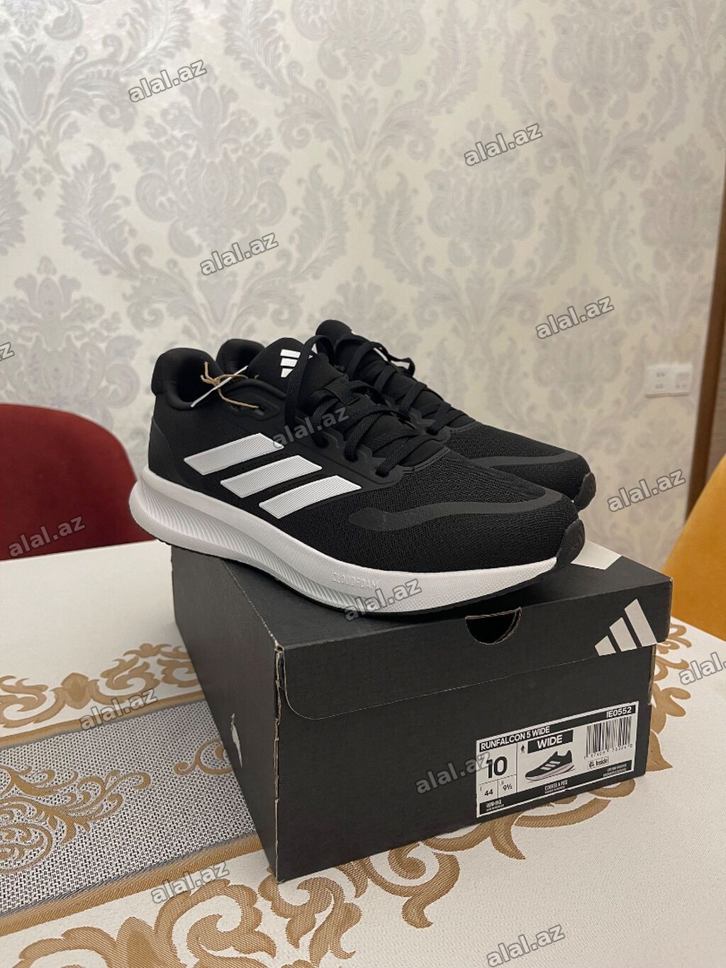 Ayaqqabı Amerikadan yeni gelib. Original Adidasdır. 44 ölçüdür