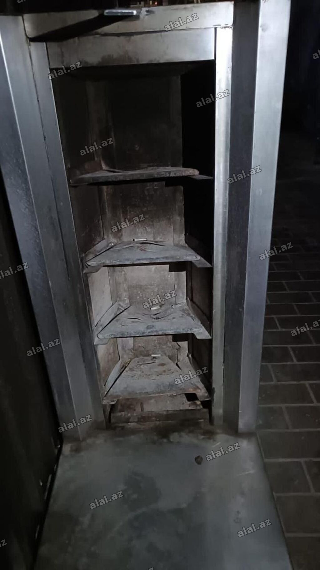 Donər aparati satilir kozlə islək vəzyətdə.Qiymət 500man.Unvan Memar