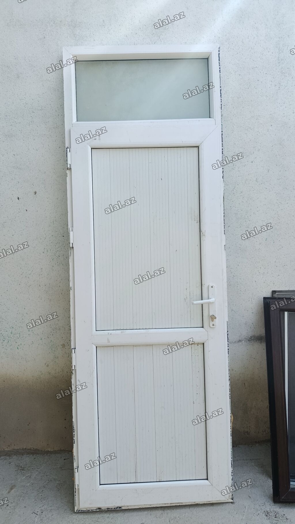PVC giriş qapısı 2ci əl - Material: ağ rəngli PVC profil - Üst hissə