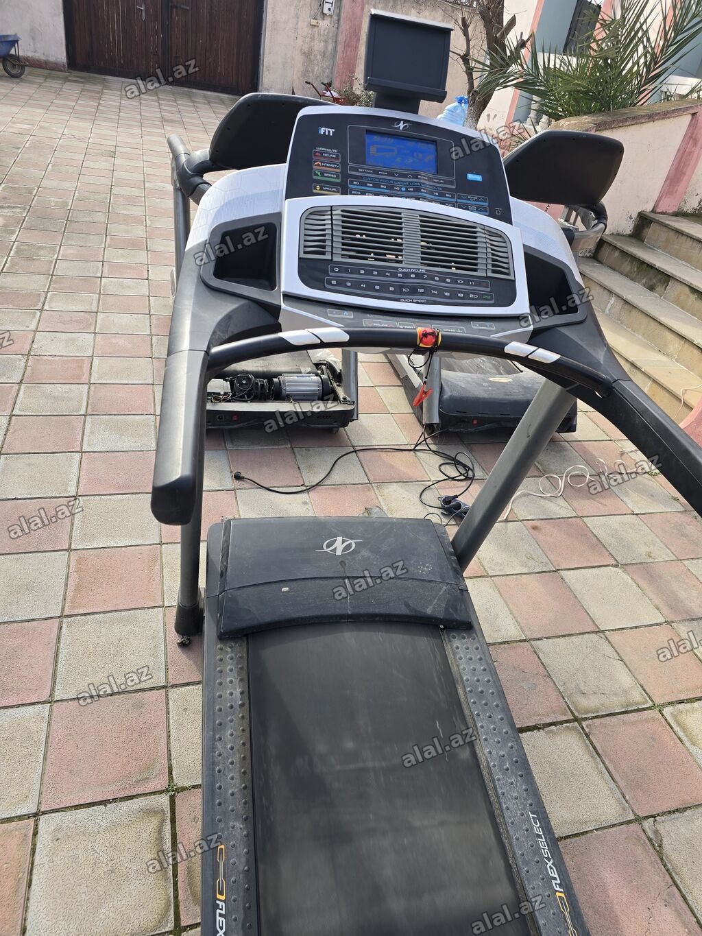 NordicTrack qaçış aparatı – iFit uyğunluqlu, geniş konsollu və