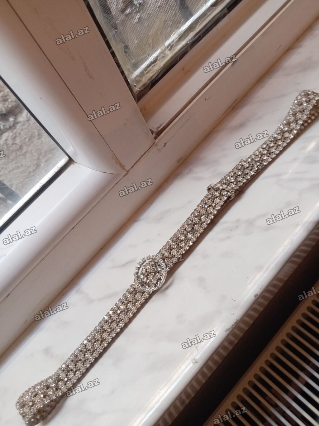 Zirək qaşlı parlaq kəmər - Material: gümüşü rəngli metal əsas