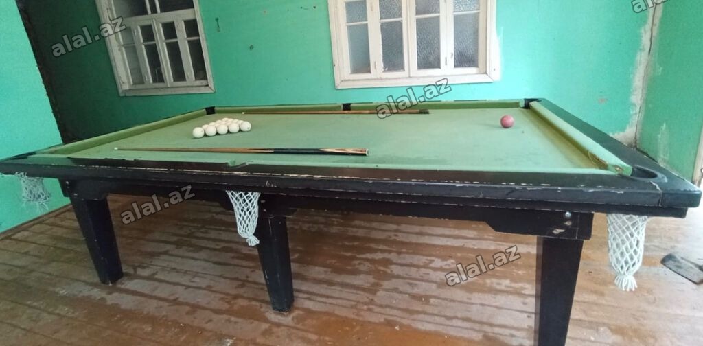 10 fut rus bilyardı, sınıq, qırıq yoxdur, 2 kiy daşlar hamısı yerində