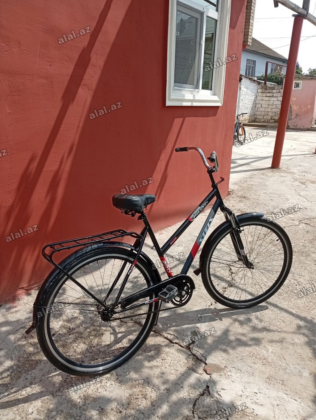 Şəhər tipli velosiped – STELS Pilot 230 Xüsusiyyətlər: - Çərçivə