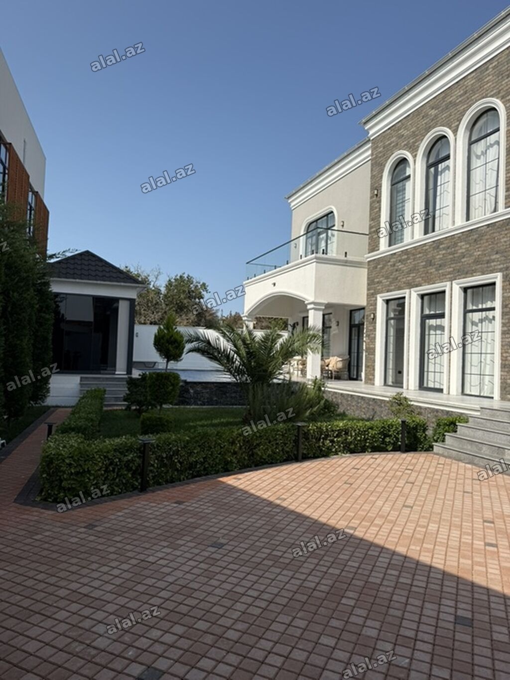 5 otaqlı, 216 kv. m, Yeni təmirli