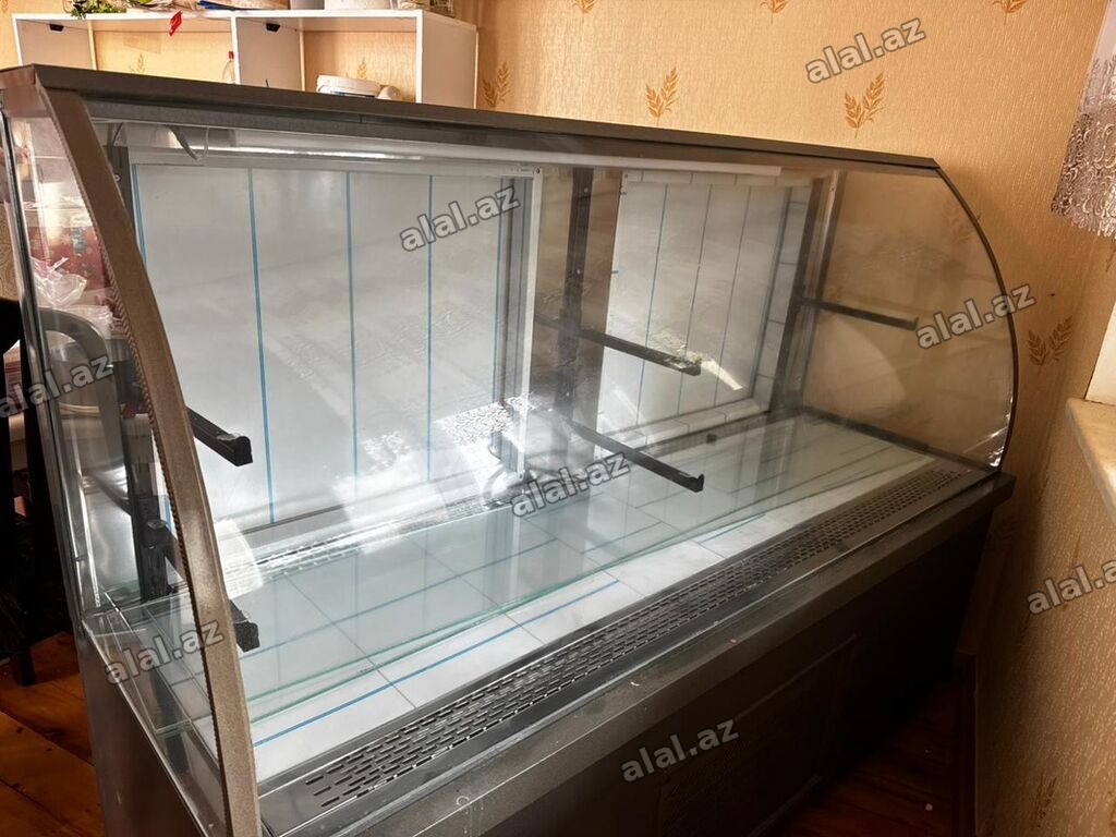 Soyuduculu vitrin (mağaza/market üçün) - Ön paneli tam şüşə, qabarıq