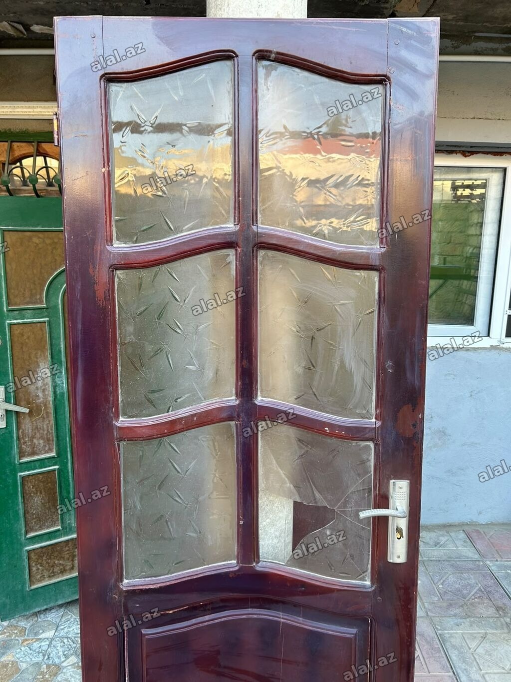Şüşəli taxta otaq qapısı - Material: möhkəm taxta karkas, tünd