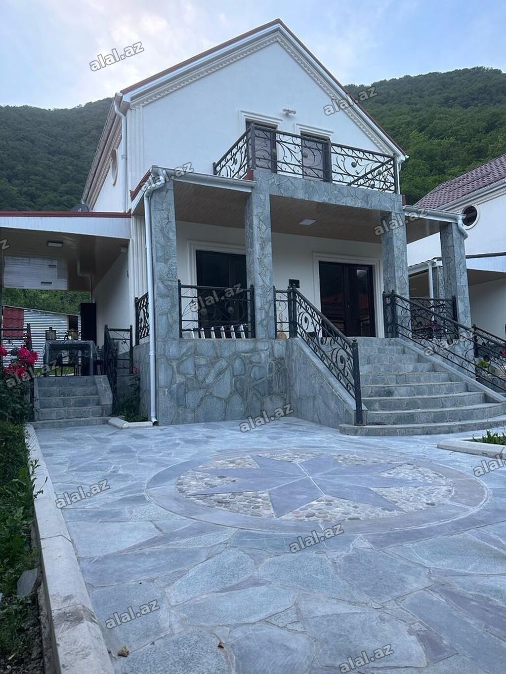160 kv. m, 3 otaqlı, Kombi, Qaz, İşıq