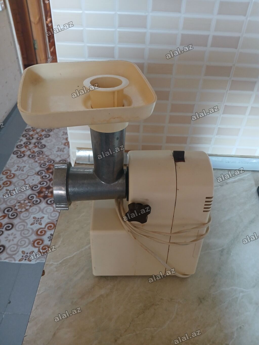 Elektrik ətçəkən maşın - Tip: Stolüstü elektrik ətçəkən - Korpus