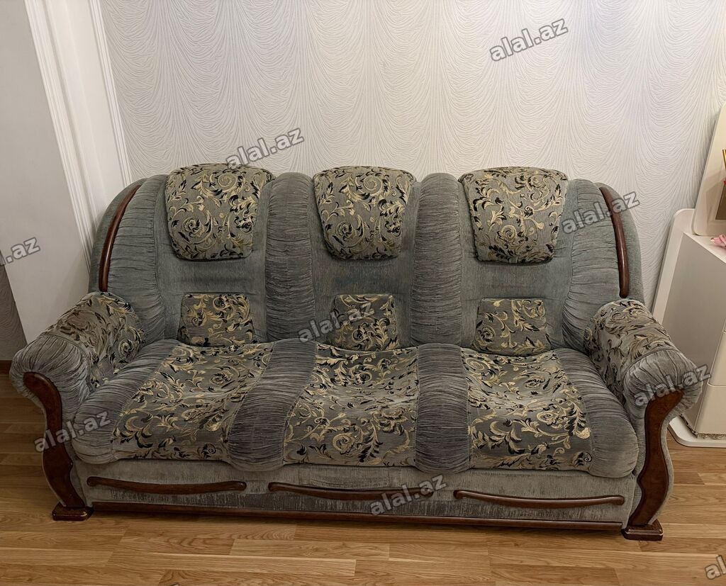 Divan və iki kreslo satılır!!!
divan 100 m
kreslo ikisi 60m