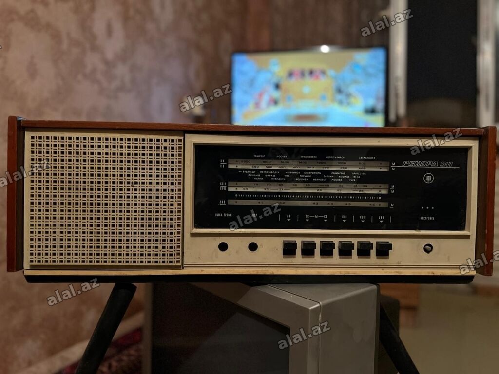 Retro “Рекорд-310” məişət radiolu musiqi mərkəzi - Korpus: taxta