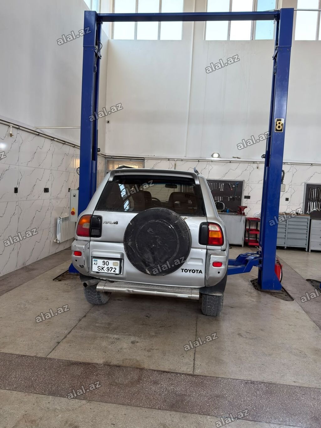 Toyota RAV4 avtomobili. Ekatek mator remen qırılıb. il-1996