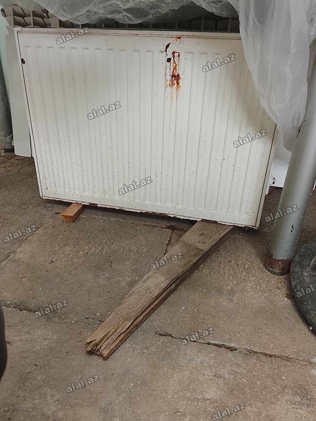 Tam işlək vezyetde - Material: Polad panel - Rəng: Ağ - Quruluş