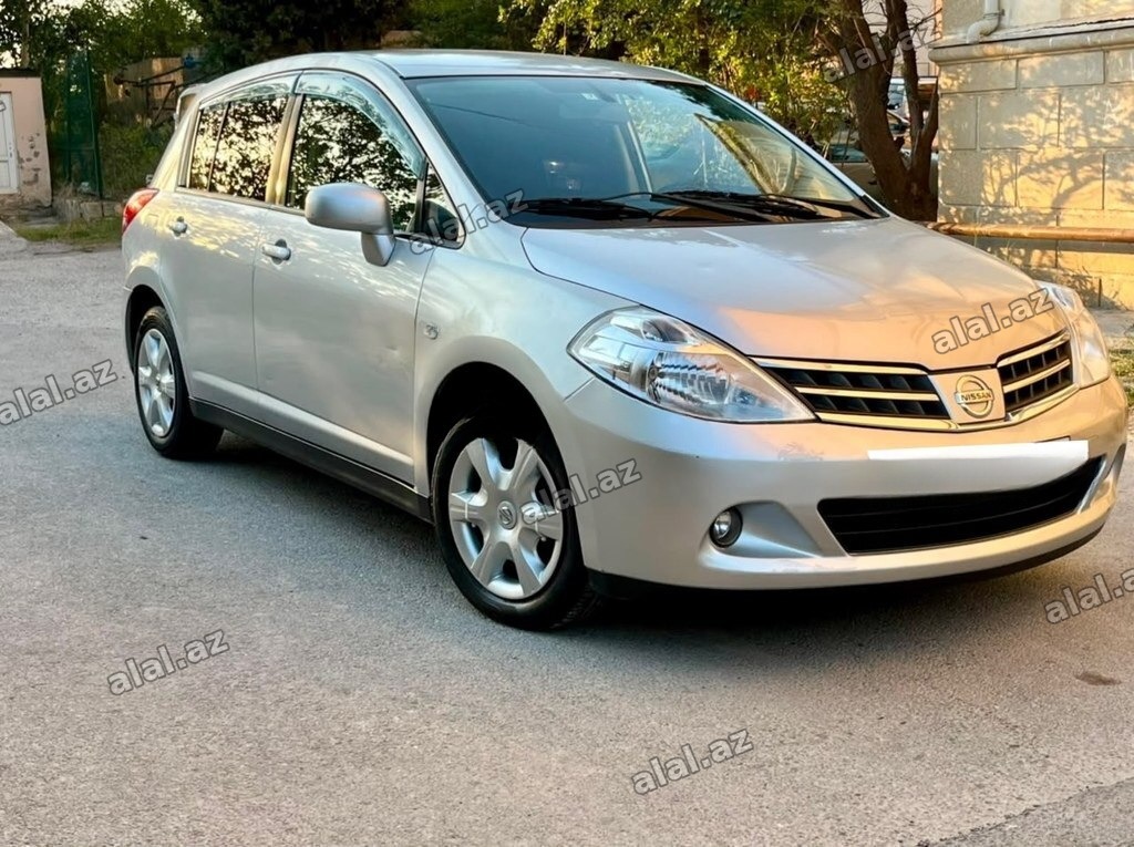 Nissan Tiida 2012