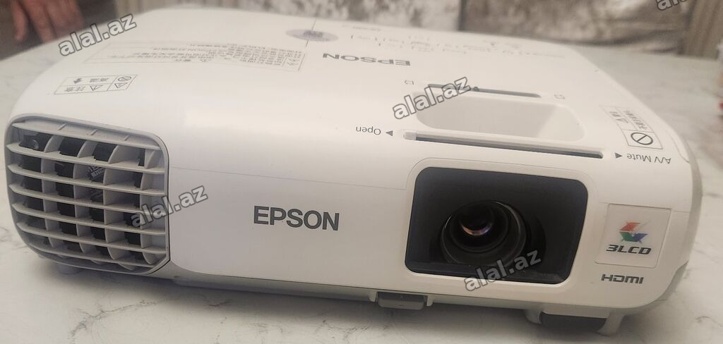 Epson 3LCD proyektor – CB-X30 modeli Xüsusiyyətlər: - 3LCD görüntü