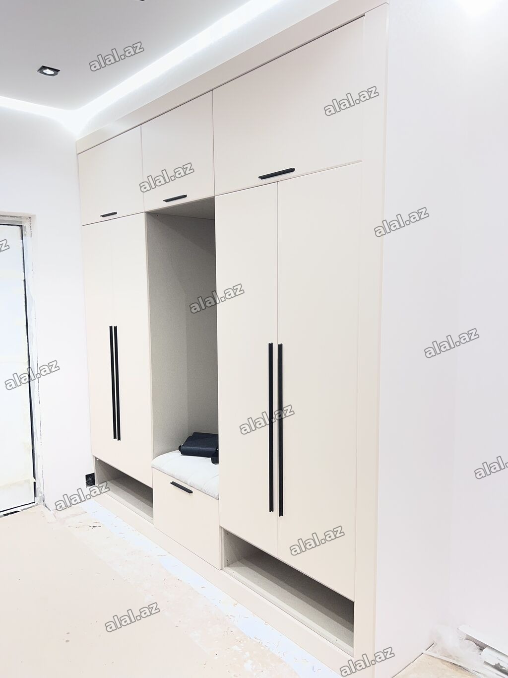 Düz dolab, Dəhliz üçün, Açılan, Korpuslu, 6 qapı