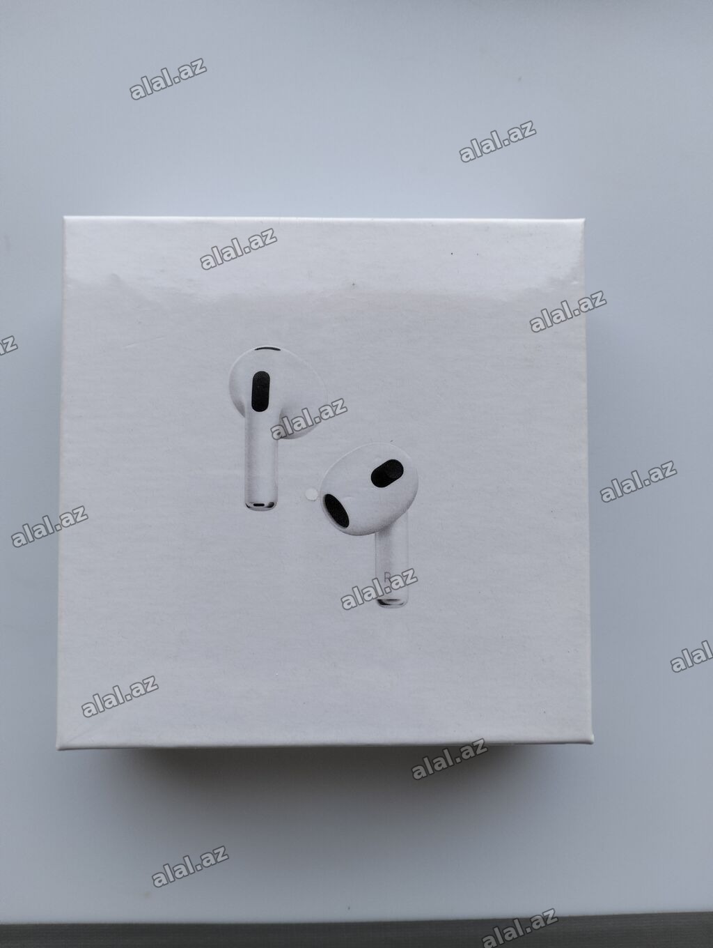 Apple AirPods (3‑cü nəsil) — orijinal qablaşdırmada. Xüsusiyyətlər: -