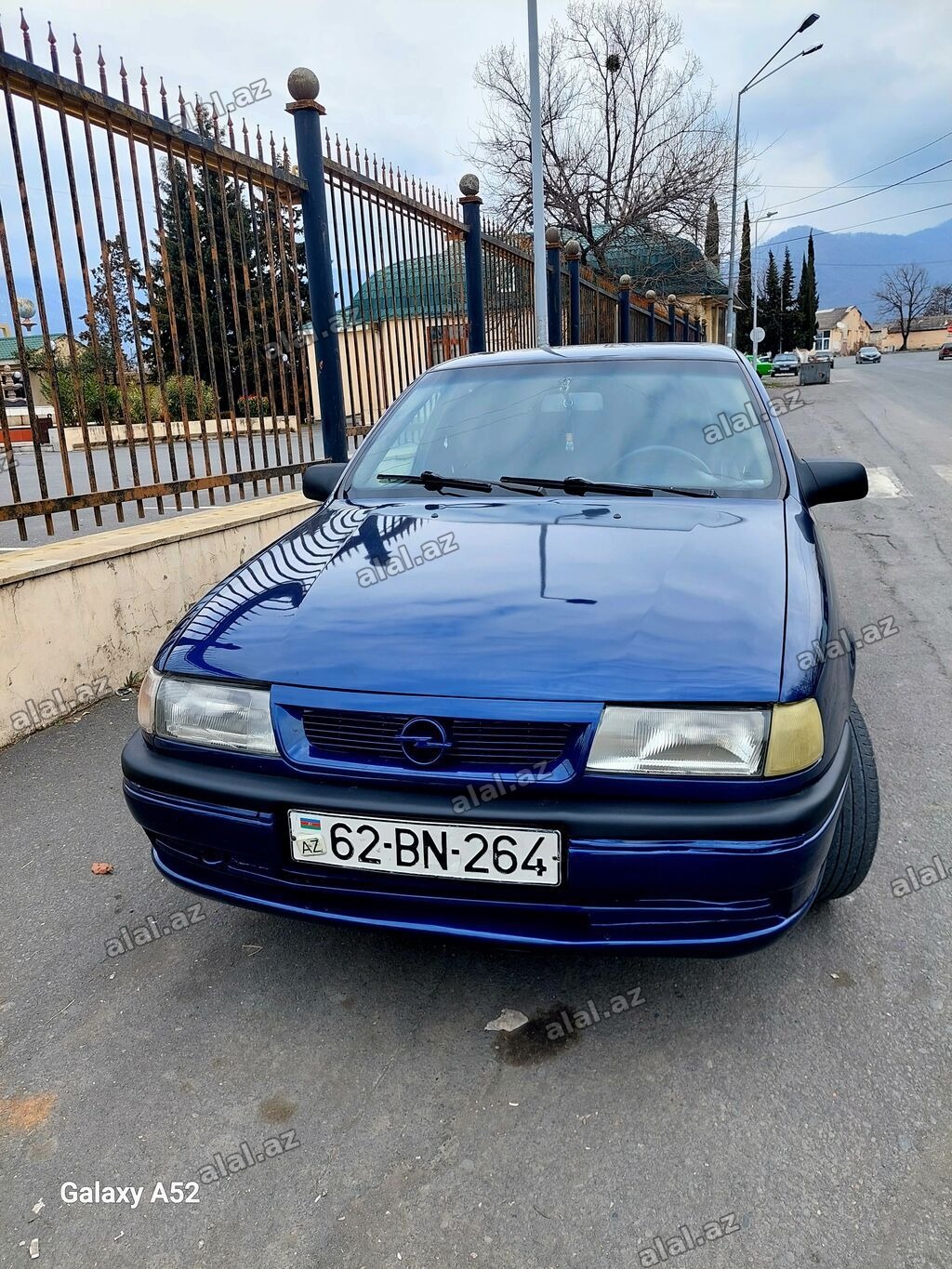 Opel Vectra A sedan - Kuzov: 4 qapılı sedan, tünd mavi rəng -