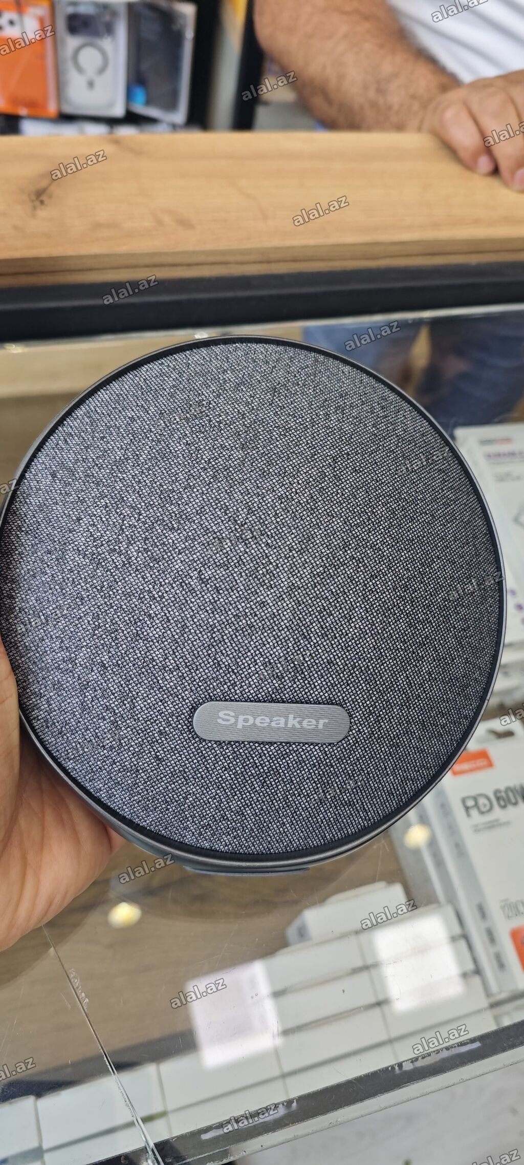 Dairəvi portativ Bluetooth dinamik - Minimalist, parça örtüklü ön
