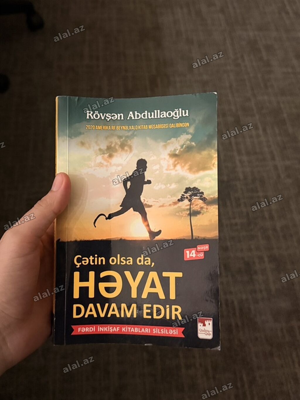 Rövşən Abdullaoğlu 
“Çətin olsa da, həyat davam edir” kitabi