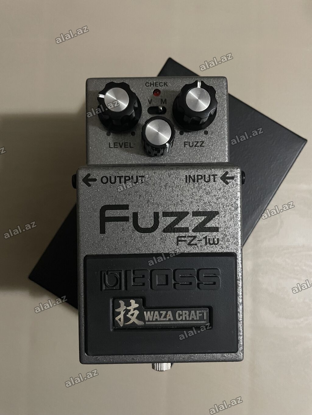 BOSS FZ-1W Waza .təzədir karobka dükanda 360 manatdır.aşagı yeri