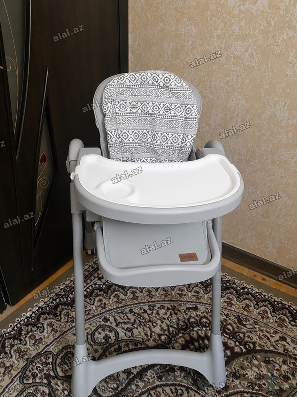 Uşaq yemək stulu
 Cox az istifade olunub baha alinib