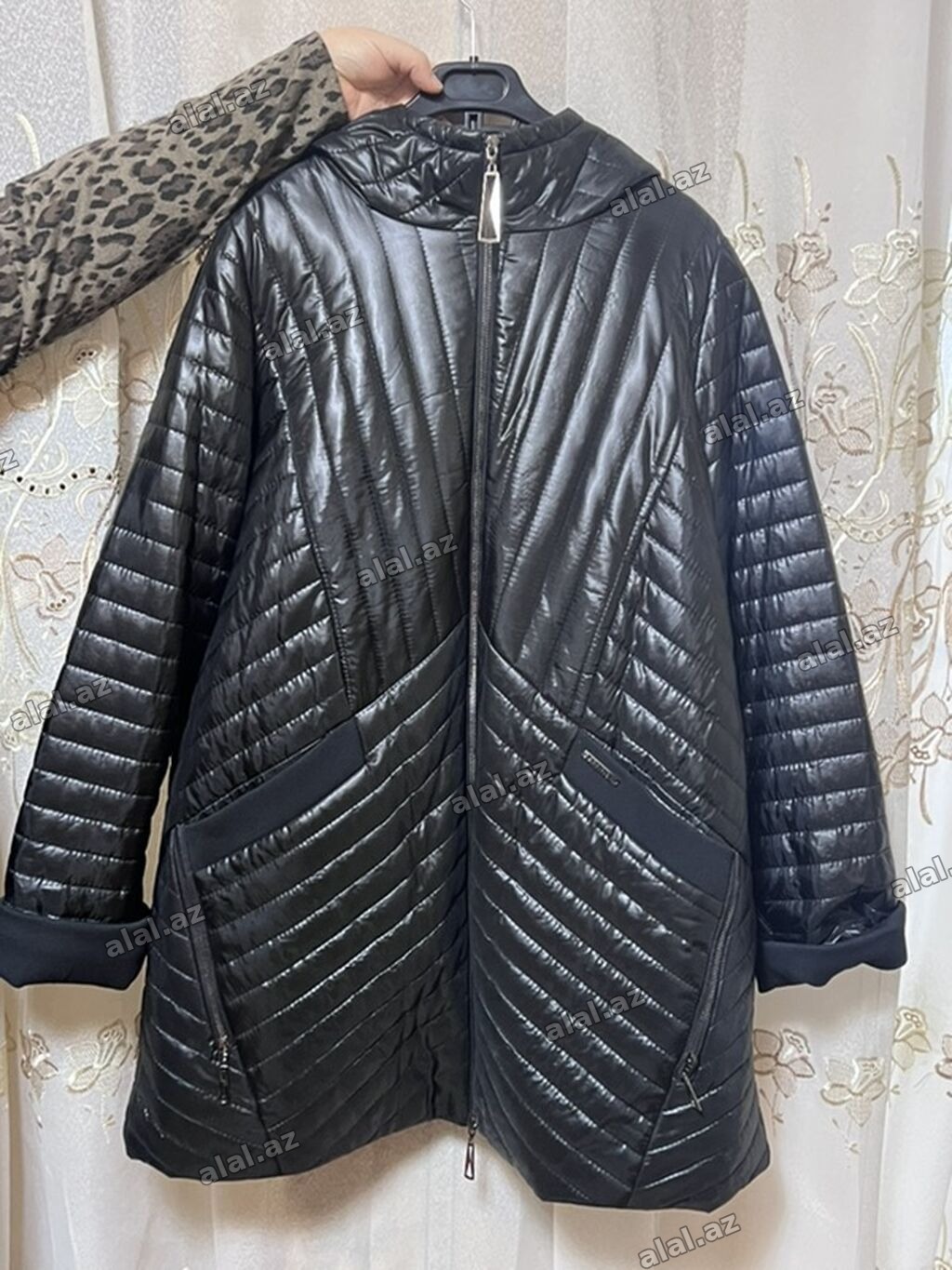 Qadınlar üçün qara rəngli quilted (kapitone) puff yüngül pencək/plaş