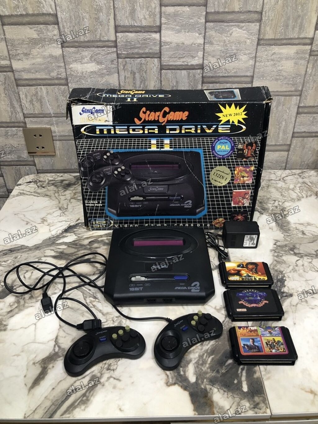Sega Mega Drive 2 . TV ye qoşulan şnuru yoxdu . Qalan hər şey