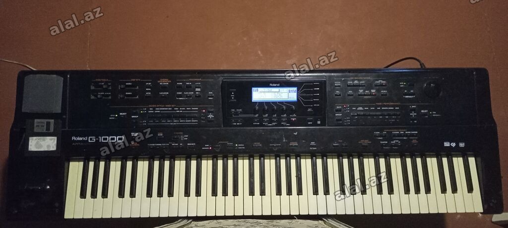Roland G-1000 sintezatoru satılır.Təmirə ehtiyacı var.Üzərində çantası